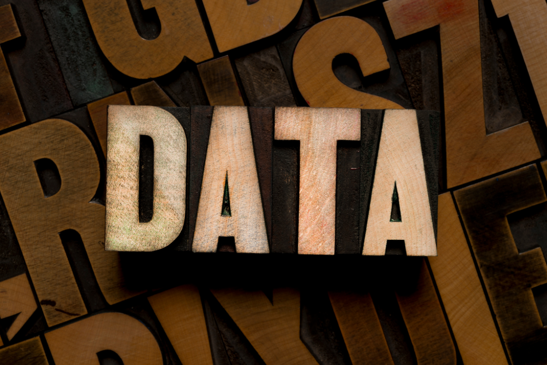 Vertical infographic walking through the steps to implement structured data: choosing a schema type, generating markup, adding JSON-LD to HTML, testing, and validating.