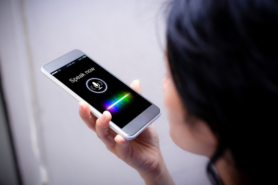 Voice search query being understood by a search engine with semantic AI in 2025